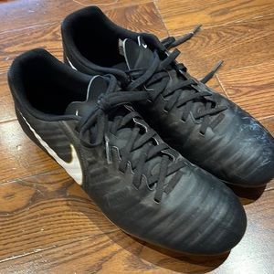 Nike soccer cleats. Size 8 US. Narrow
